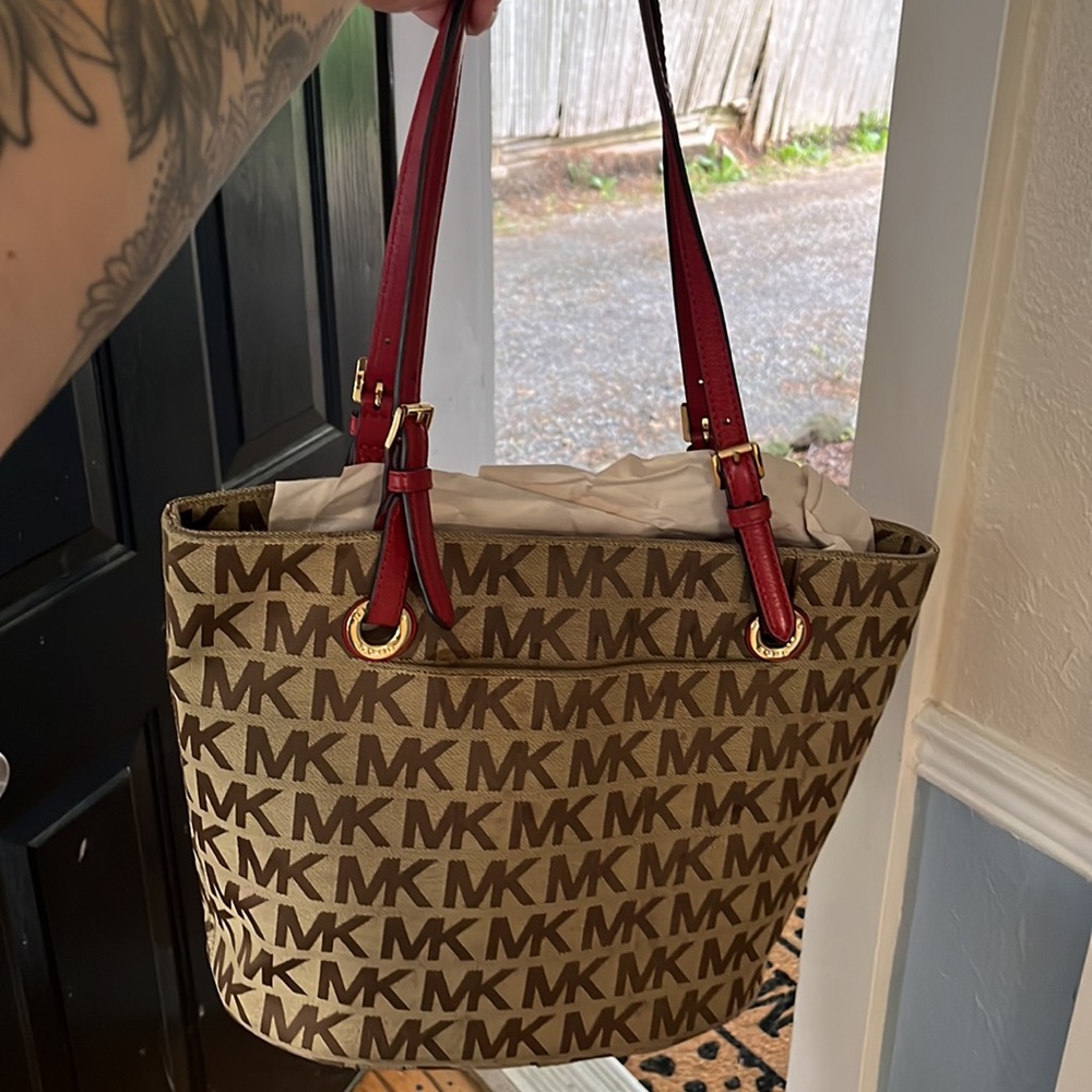 MK Purse - Picture 3 of 3